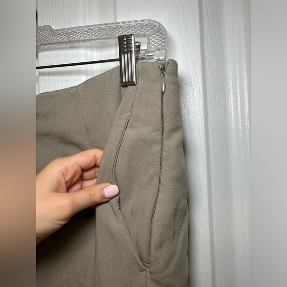 Dynamite - Office Wear Business Casual Khaki/Grey Women's Chinos Pants in Size 8 - Picture 3 of 6